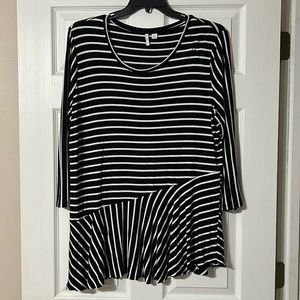 EST. 1946 Women’s Black and White Striped Three Quarter Sleeve Shirt Size: XL